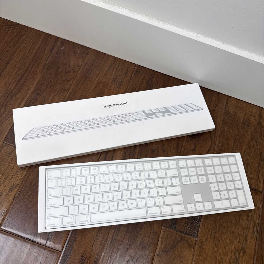 Open Box Apple Magic‎ Keyboard with Numeric Keypad MQ052LL/A White MAC